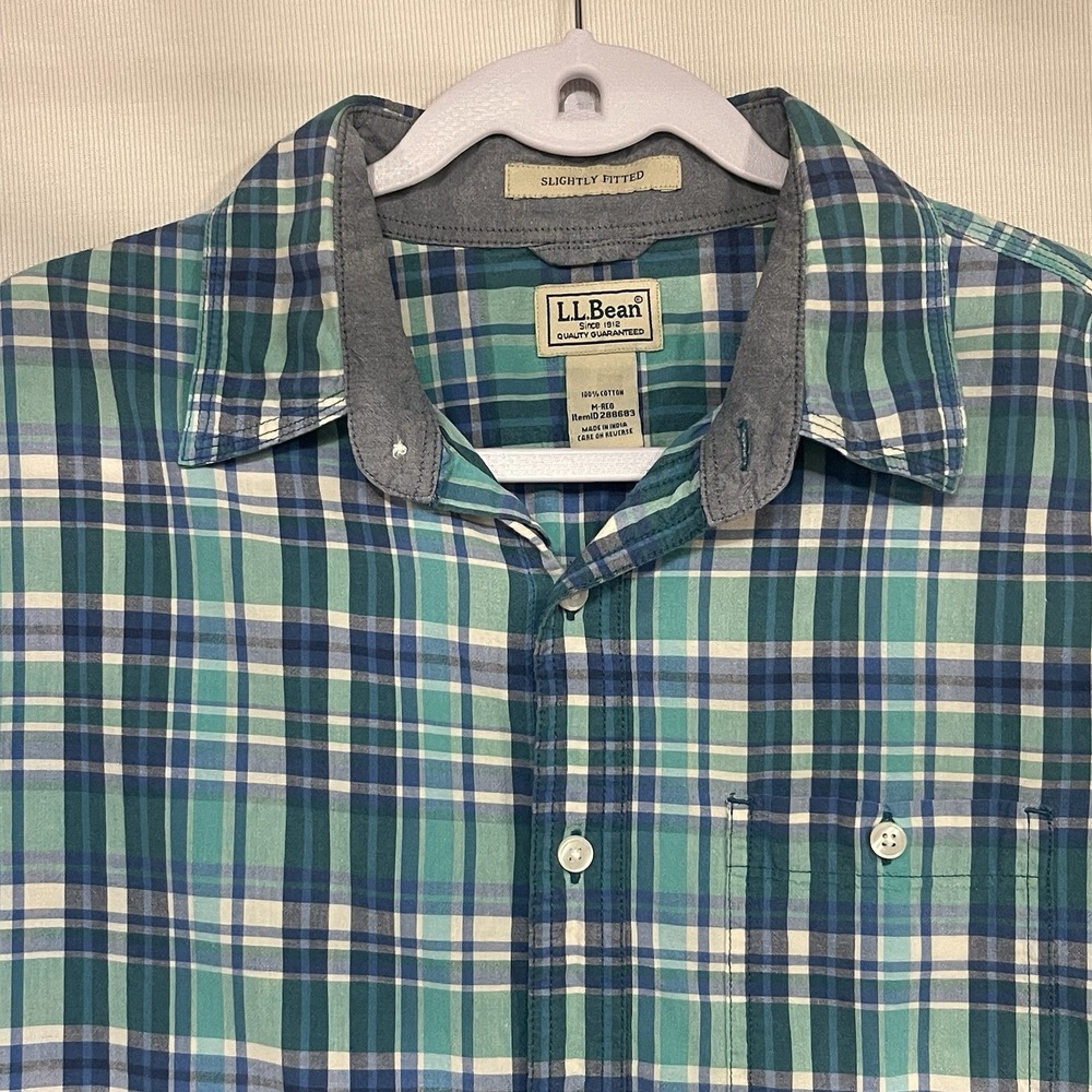 LL Bean - Slightly Fitted Blue Plaid Short Sleeve Button Down Shirt Mens Medium